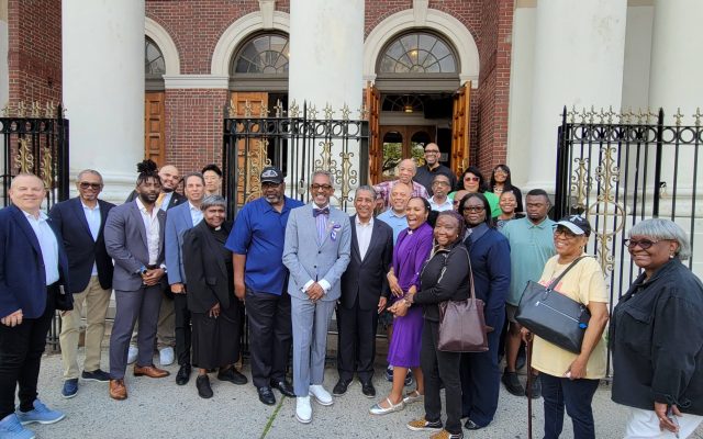 Líderes religiosos respaldan reelección de Adriano Espaillat
