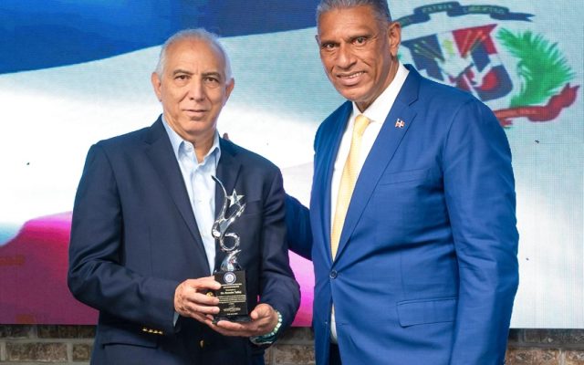 NY: Cónsul reconoce trayectoria y aportes doctor Ramón Tallaj