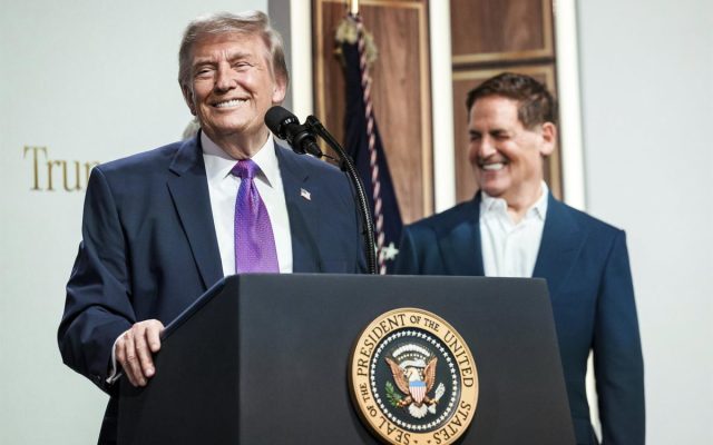 Trump subraya que EU «está funcionando estupendamente»