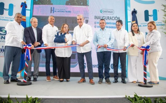 Abinader entrega en Santiago y Cevicos obras remodeladas