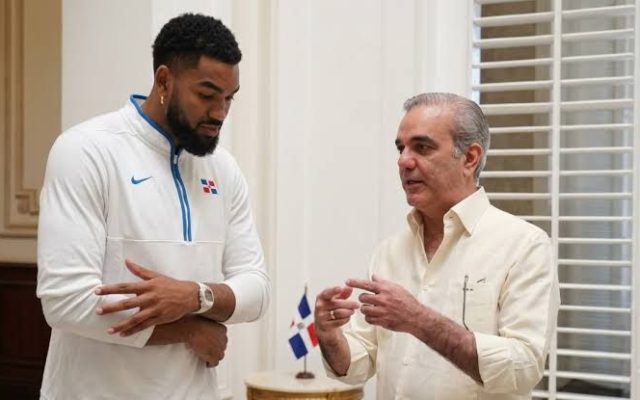 Abinader felicita Karl Towns tras conquistar el campeonato NBA