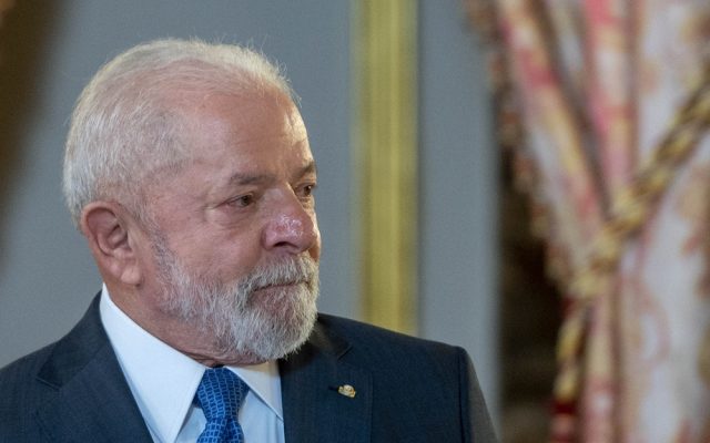 Dice no estar preocupado por elevada deuda pública de Brasil