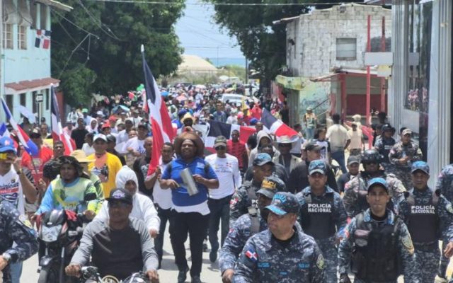 Cientos repudian minería en la región Suroeste; exigen obras