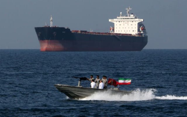 Francia opone a peajes Ormuz y apunta a abrir rutas por Siria