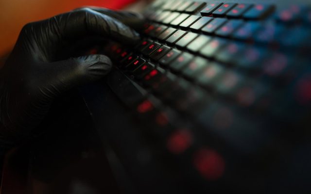 Irán informa ataque informático contra cuatro de sus bancos