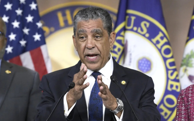 NY: Espaillat advierte recortes golpearían a 488 mil residentes del Distrito 13