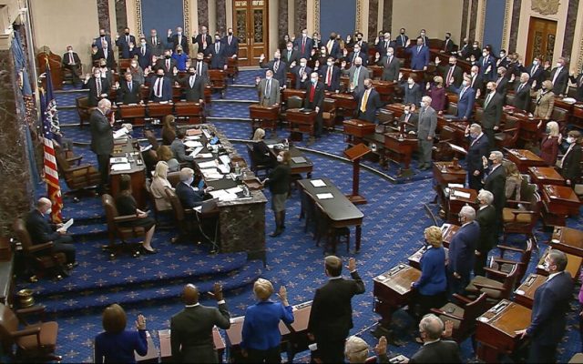 El Senado de EEUU vota a favor de detener la guerra contra Irán