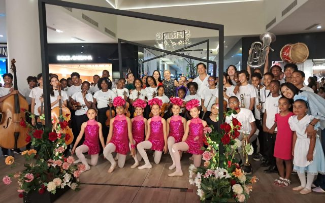 Ballets brillan en presentación artística BlueMall Punta Cana
