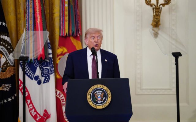 Trump no descarta operativos como Venezuela e Irán en Cuba