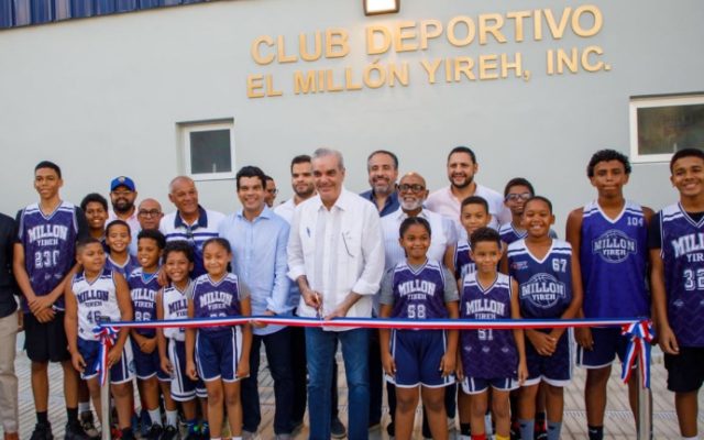 Abinader entrega dos obras deportivas en Santo Domingo