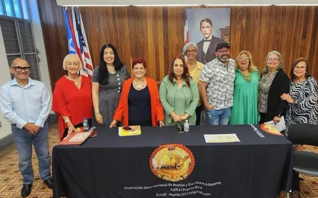 P. RICO: Eligen dominicana directora Asociación Poetas y Escritores