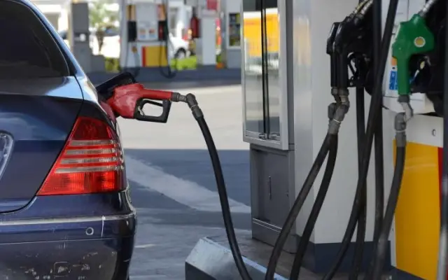 De $1,000 que paga en gasolina, solo $590 es combustible en RD
