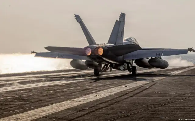 EEUU ataca objetivos iraníes tras cierre estrecho de Ormuz