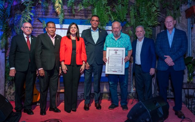 Senado reconoce aportes de Freddy Ginebra a la cultura RD