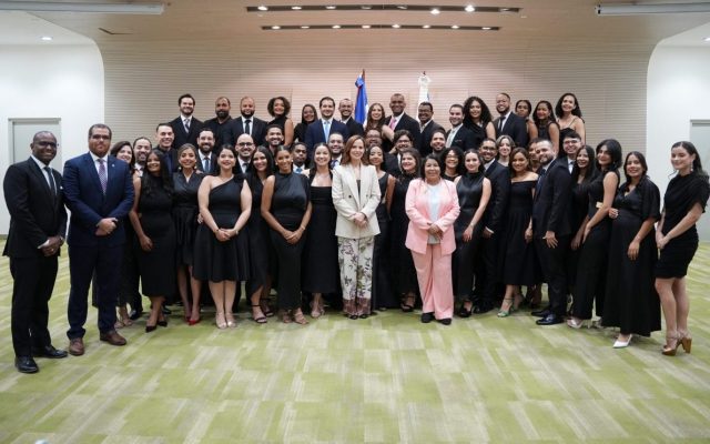 CEDIMAT certifica 49 nuevos especialistas en diversas áreas