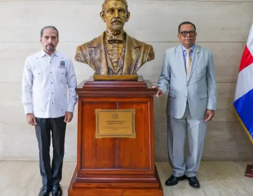 Biblioteca instala busto Duarte a 150 años de su fallecimiento