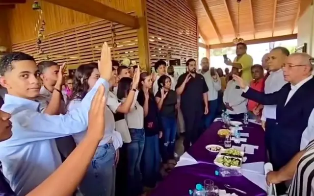 Decenas de jóvenes se integran “Primeros votantes con el PLD”