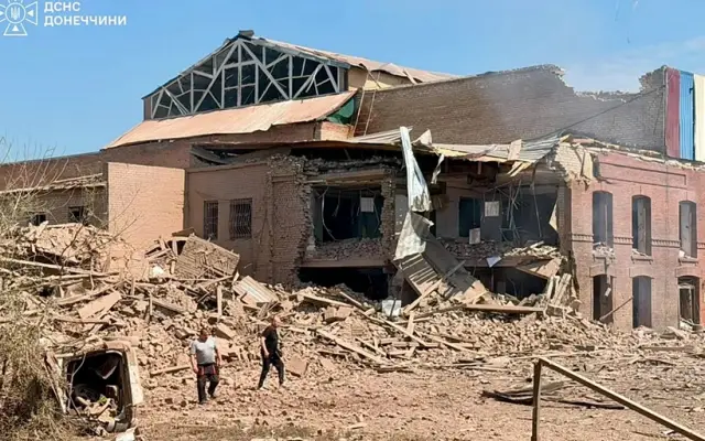 Rusia ataca el consulado de Letonia en Ucrania y mata a 6