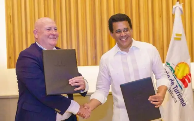 Firman acuerdo para fortalecer el transporte turístico en RD