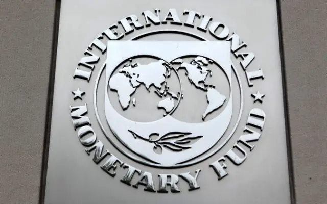 El FMI advierte oferta petróleo tardará tres meses normalizarse