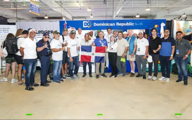 RD destaca en feria «Oshkosh» con avión construido en el país