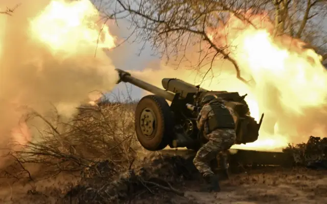 Rusia lanza ataques grupales contra militares en Ucrania