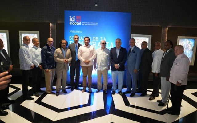 Zayas estrena documental “Los Soldados de la Democracia”