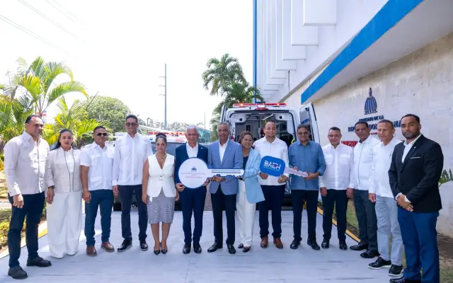 Gobierno entrega ambulancias para emergencias en S. Ramírez