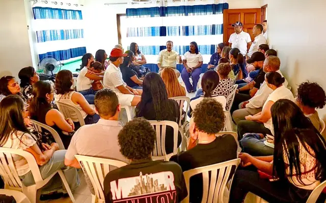 Abel motiva a los que perdieron la confianza en política de RD