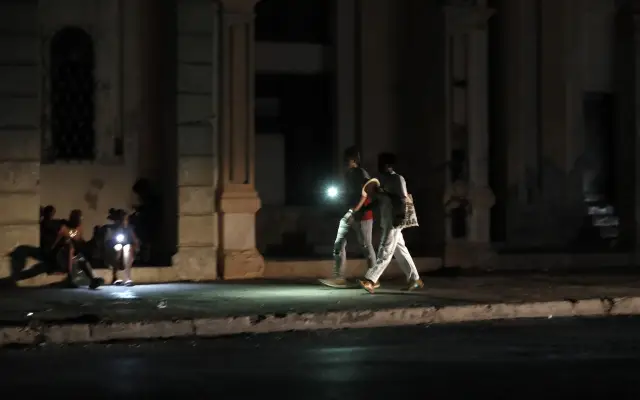 CUBA: Nuevo apagón deja sin suministro eléctrico toda la isla