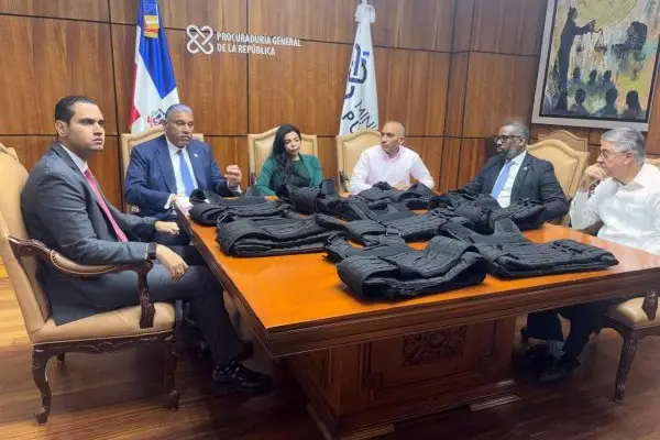 Nueva York dona 849 chalecos antibalas a la Rep. Dominicana