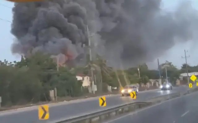 Incendio afecta desde temprano el parque industrial de Navarrete