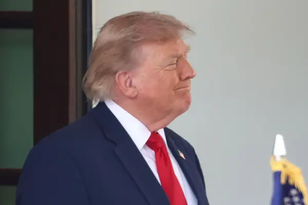 Trump bromea de nuevo con presentarse a elecciones 2028
