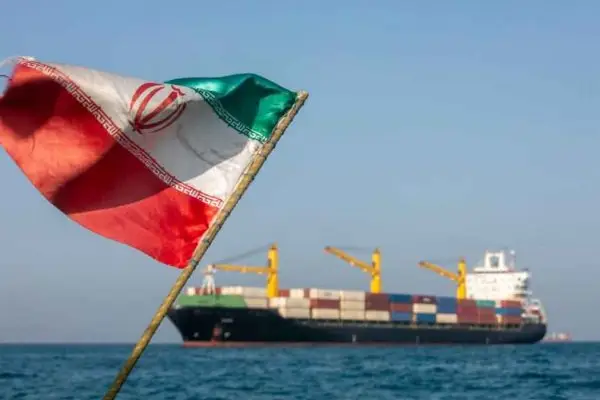 Irán condiciona reapertura de Ormuz al cese presencia de EU
