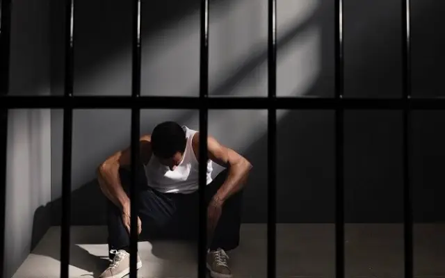 Liberan hombre que pasó casi 20 años en prisión preventiva
