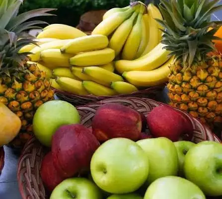 ¿Se puede comer frutas en la noche?