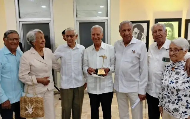 Reconocen a personalidades región noroeste en actos de SD