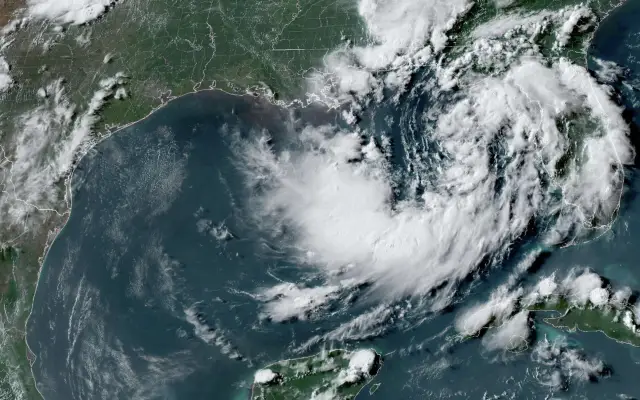 Tormenta Bertha mantiene bajo vigilancia la costa este de EEUU