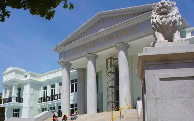 Tribunal enjuicia exfuncionarios asociados a bandas haitianas