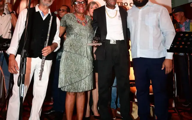 Centro Banreservas realiza homenaje a Minier y Namnúm
