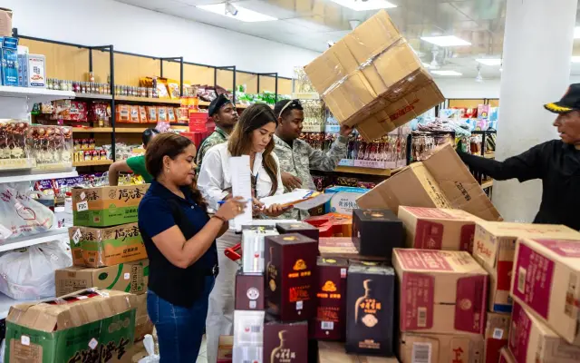 Incautan 119 mil mercancías en establecimiento comercial chino