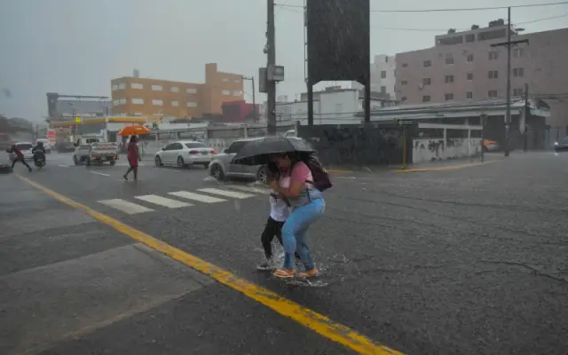Vaguada y onda generarán lluvias a partir del mediodía