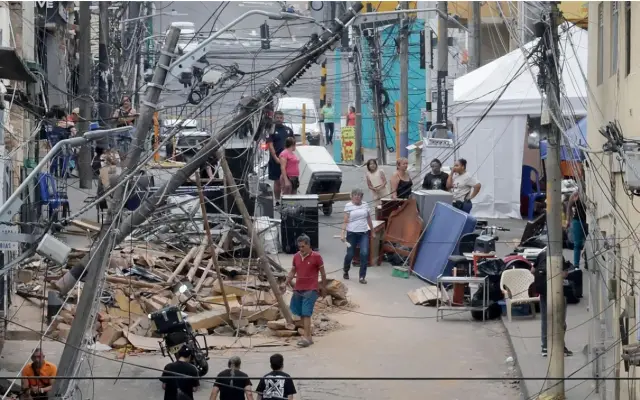 Colombia proyecta reconstruir mientras continúa la búsqueda