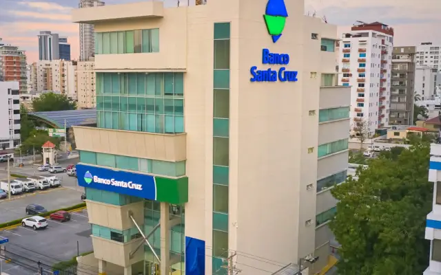 Feller Rate ratificó calificación “AA-” al Banco Santa Cruz