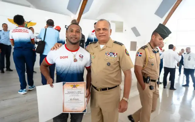 Ministerio Defensa reconoce a medallistas JCC de FFAA y la PN