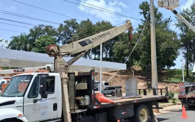 EDEESTE fortalece las redes eléctricas en Yamasá y Peralvillo