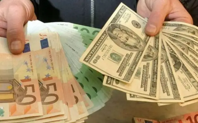 Dólar subió 20 cts. y era vendido a $58.70; el euro sigue a $70.03