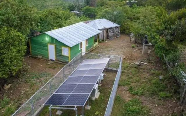 Gobierno instala energía solar escuelas y viviendas Elías Piña