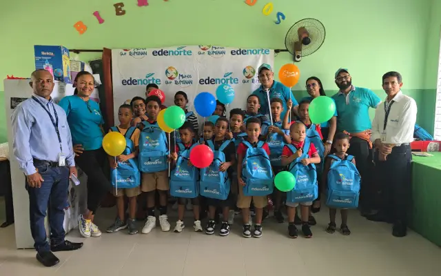 EDENORTE entrega mochilas y útiles escolares niños del Cibao