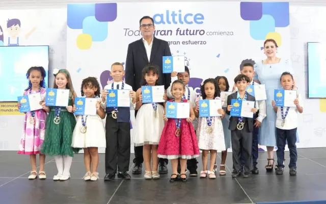 Altice reconoce a 52 hijos de colaboradores por excelencia